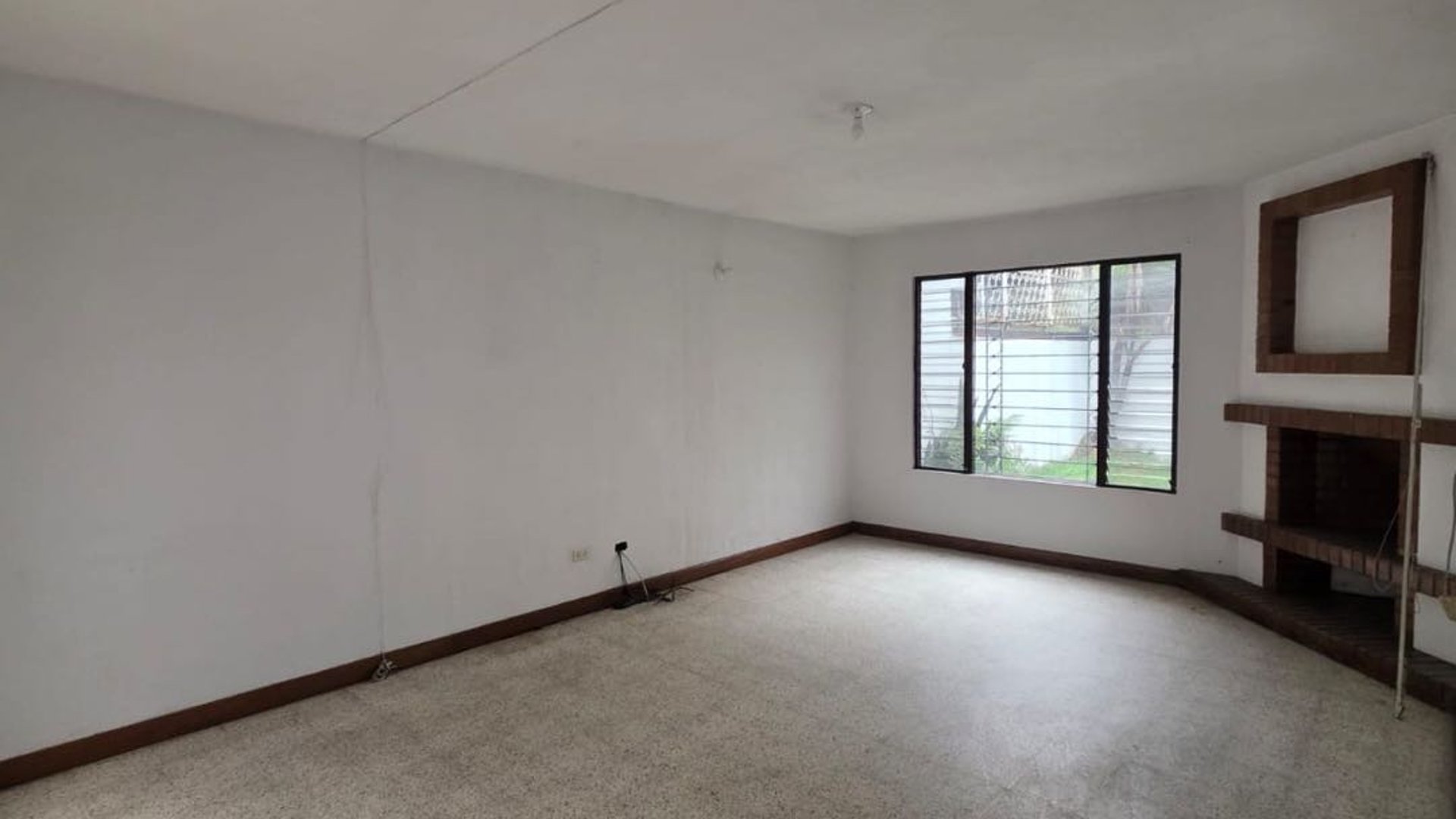 *Alquiler de casa ideal para oficina en Zona 11* - Miniatura 9