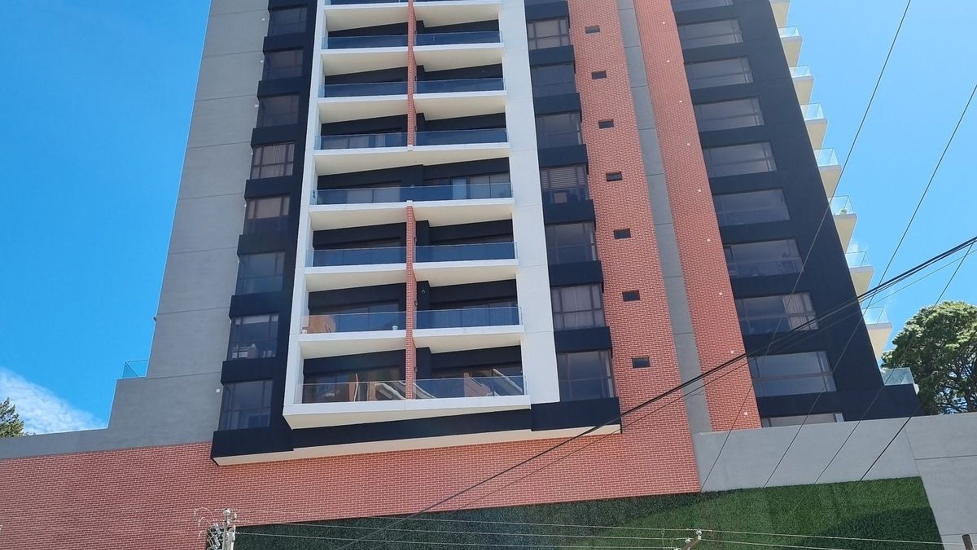 APARTAMENTO EN ALQUILER EN ZONA 15 SAN LAZARO - Miniatura 2