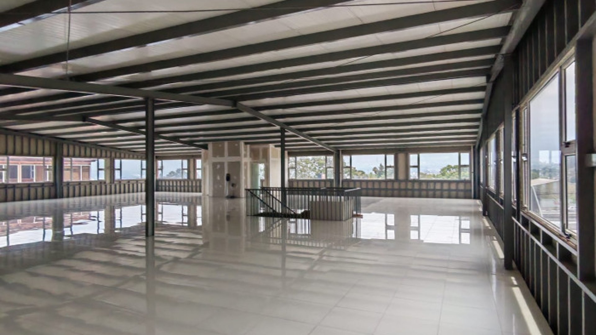 Rento Oficina Comercial en plaza Canadá zona 12 - Miniatura 11