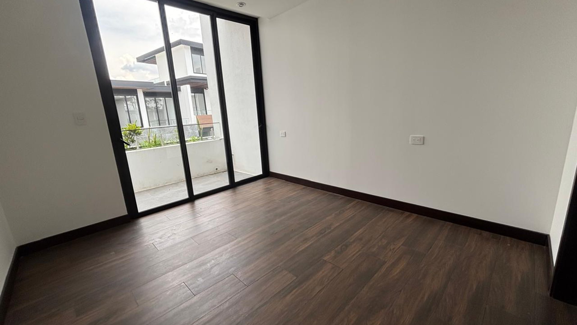 Townhouse en Alquiler Condominio Molie, zona 10 - Miniatura 17
