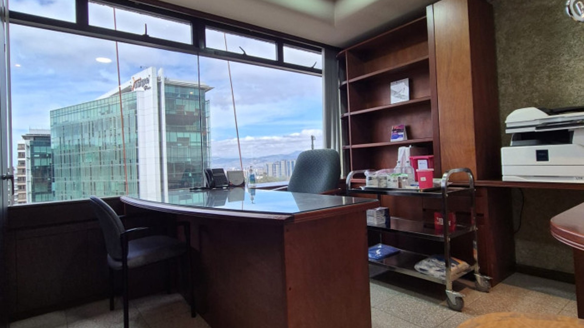 Clínica amplia en Venta en  zona 15 - Miniatura 3