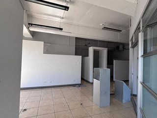 Oficina en Venta o Renta – Design Center, Zona 10 - 2