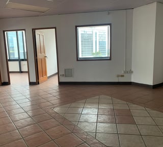 OFICINA EN 154 M2 EN EDIFICIO MURANO CENTER ZONA 10 - Miniatura 4
