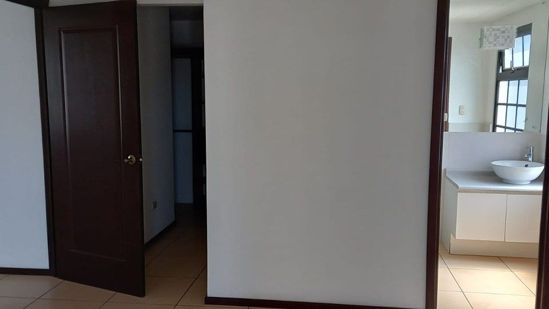 Apartamento en Renta - Edificio Madeleine Zona 10 - Miniatura 2