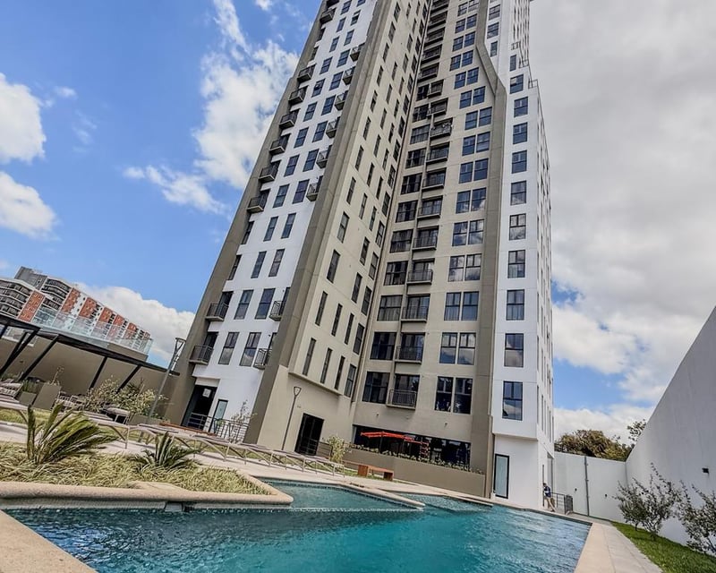 APARTAMENTO EN RENTA – EDIFICIO ALTAIRE, ZONA 11