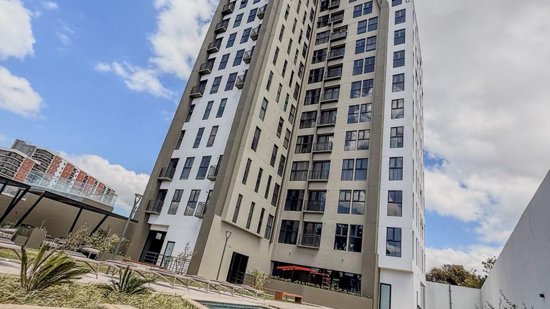 APARTAMENTO EN RENTA – EDIFICIO ALTAIRE, ZONA 11