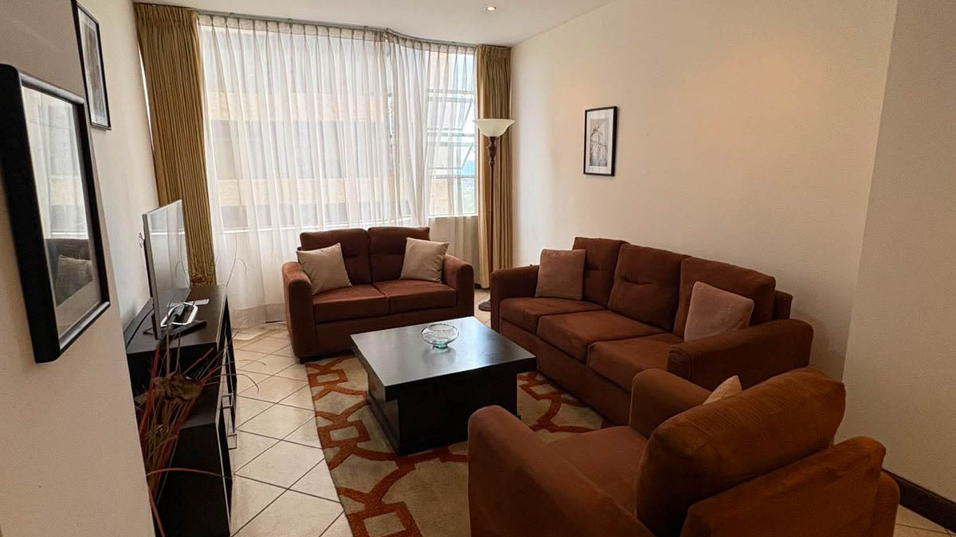 ZONA 10, OAKLAND APARTAMENTO AMUEBLADO EN RENTA