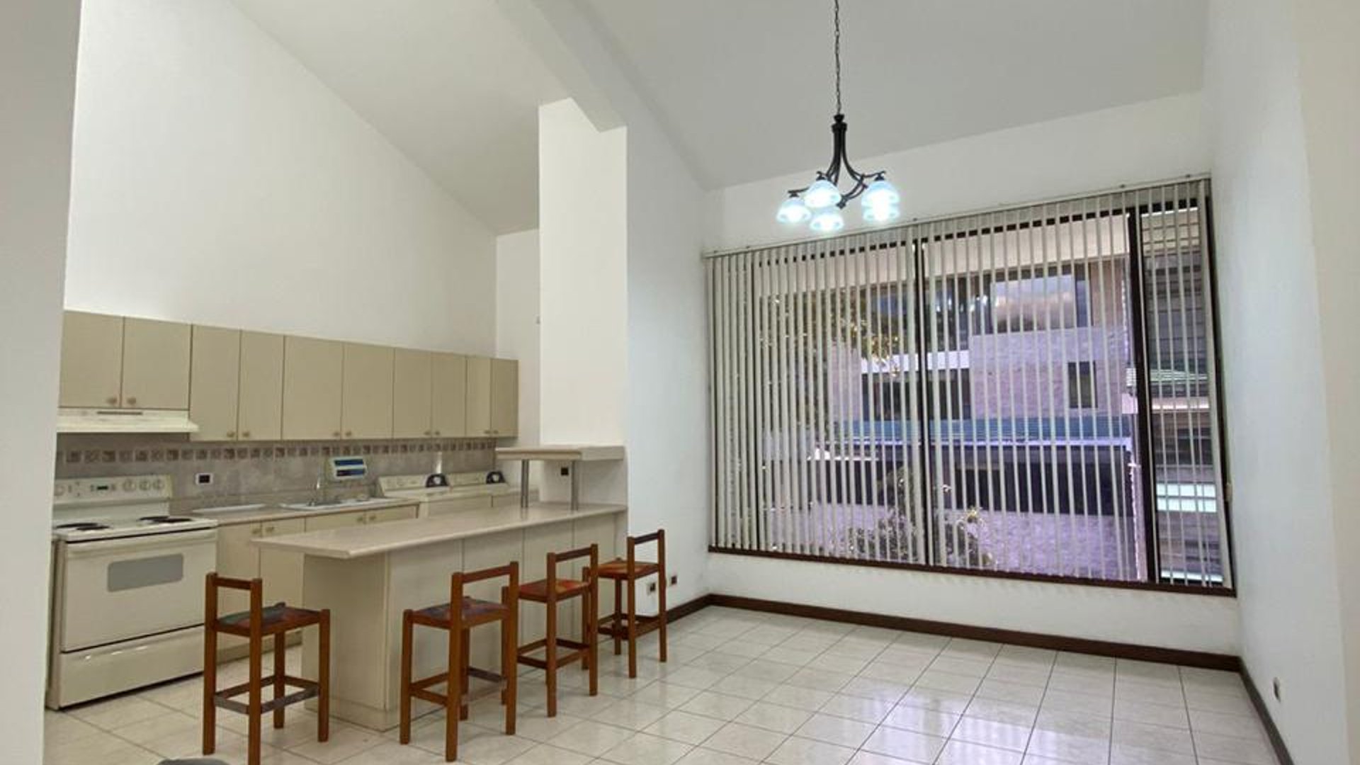 Apartamento semiamueblado - 2 habitaciones en zona 15 Ref-5942 - Image 1