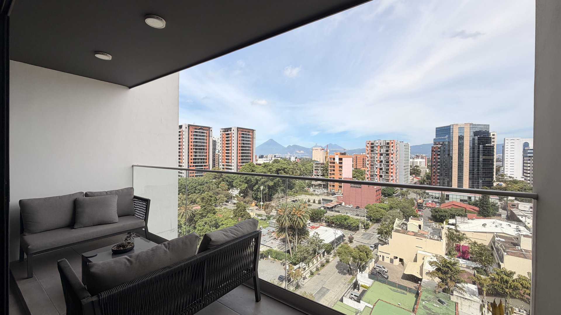 Apartamento en Alquiler Edificio Vasanta, zona 10 N12 - Miniatura 6