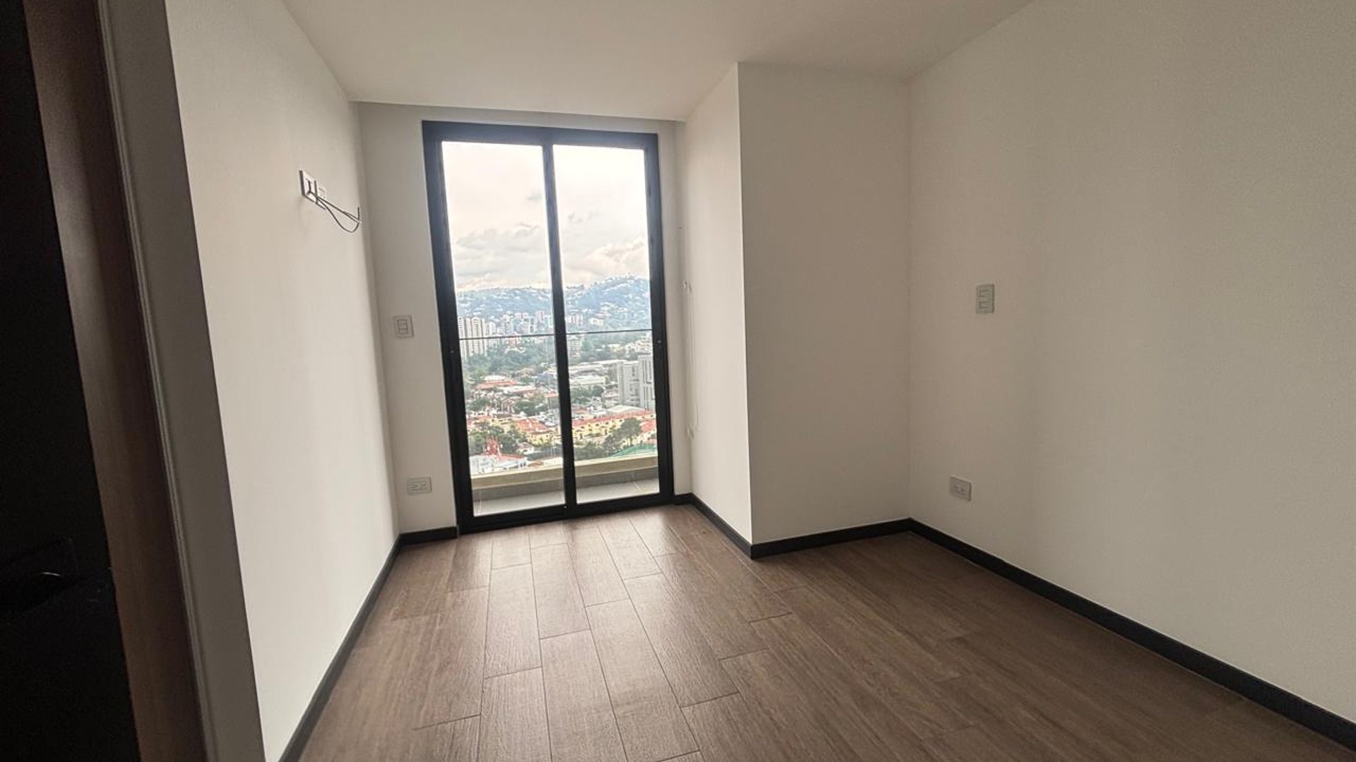 Apartamento en Alquiler Edificio IQ10, zona 10 - Miniatura 10