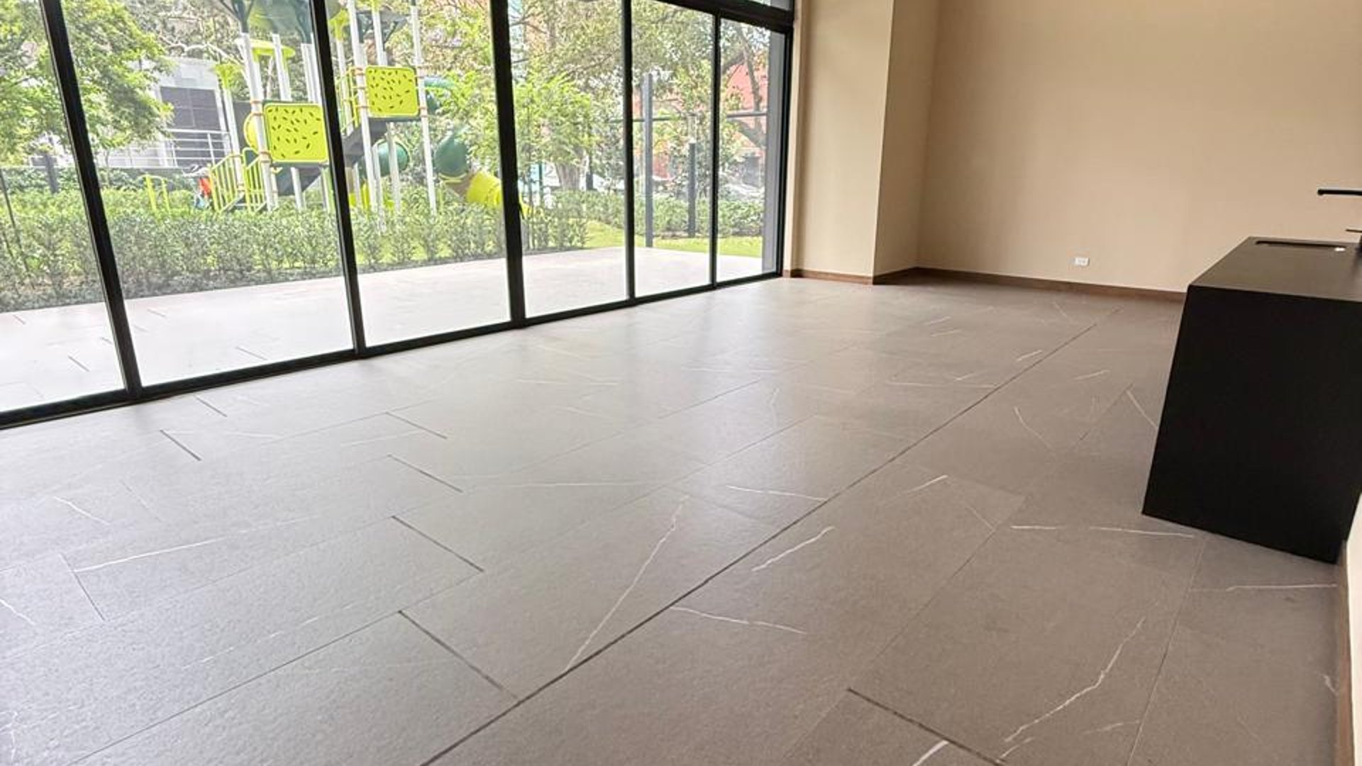 EDIFICIO FERRE DIEZ  ZONA 10 RENTA NUEVO APARTAMENTO AMUEBLADO  - Miniatura 21