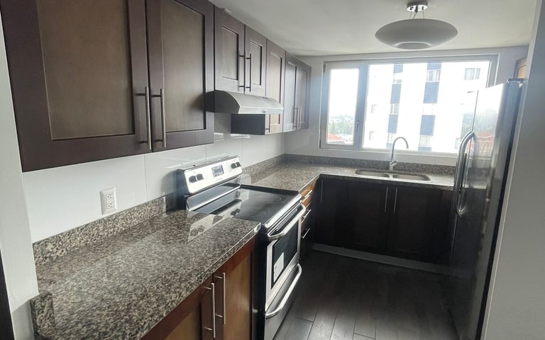 Apartamento en alquiler zona 14 edificio Attica de 3 habitaciones + 2 parqueos