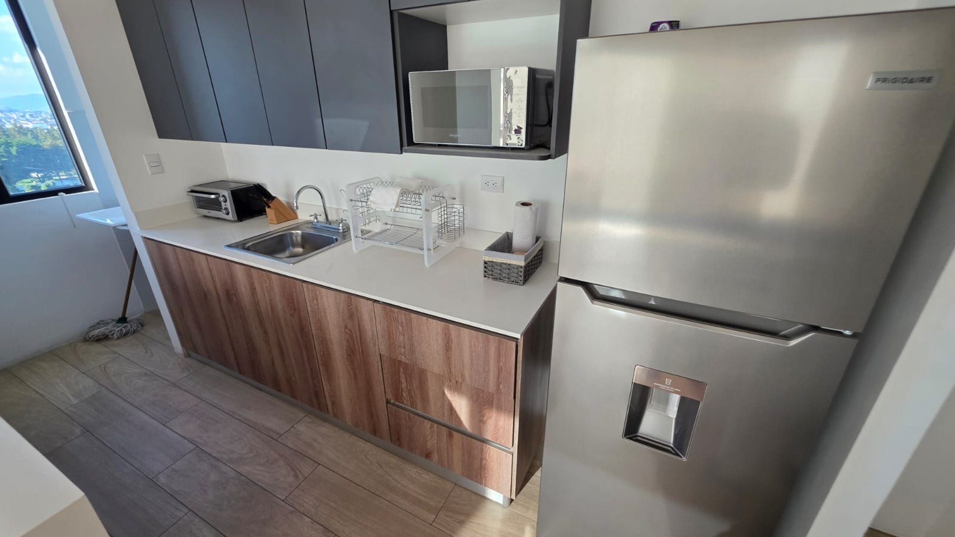 Apartamento amueblado en renta - 2 habitaciones en zona 10 Ref-5971 - Miniatura 3