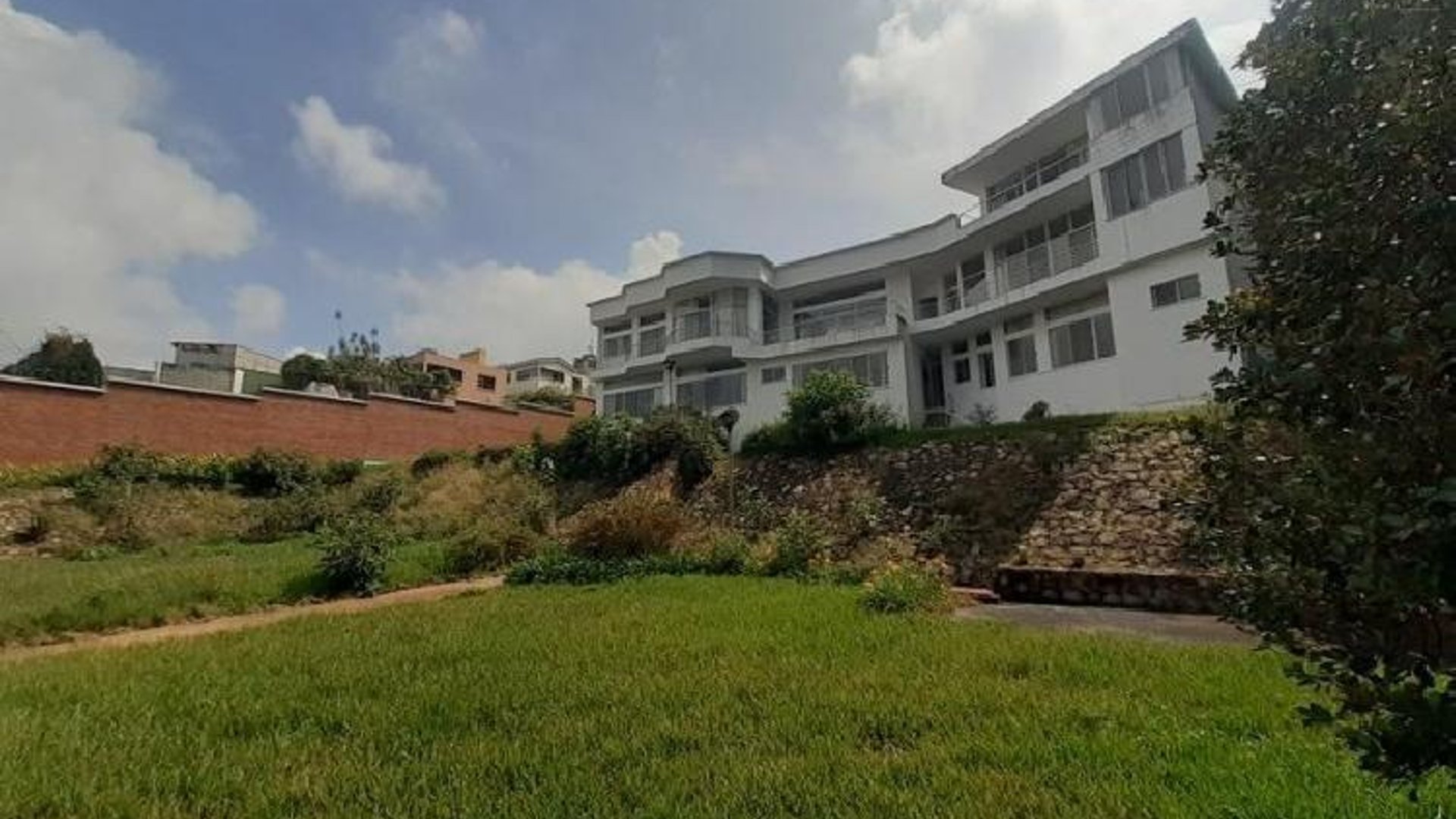 Mansión en Renta o Venta en Santa Catarina Pinula