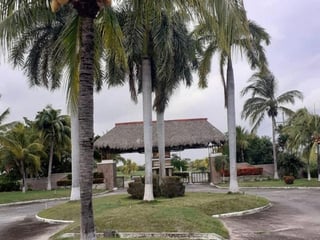 Vendo Terreno en Lagunas de Monterrico - 2