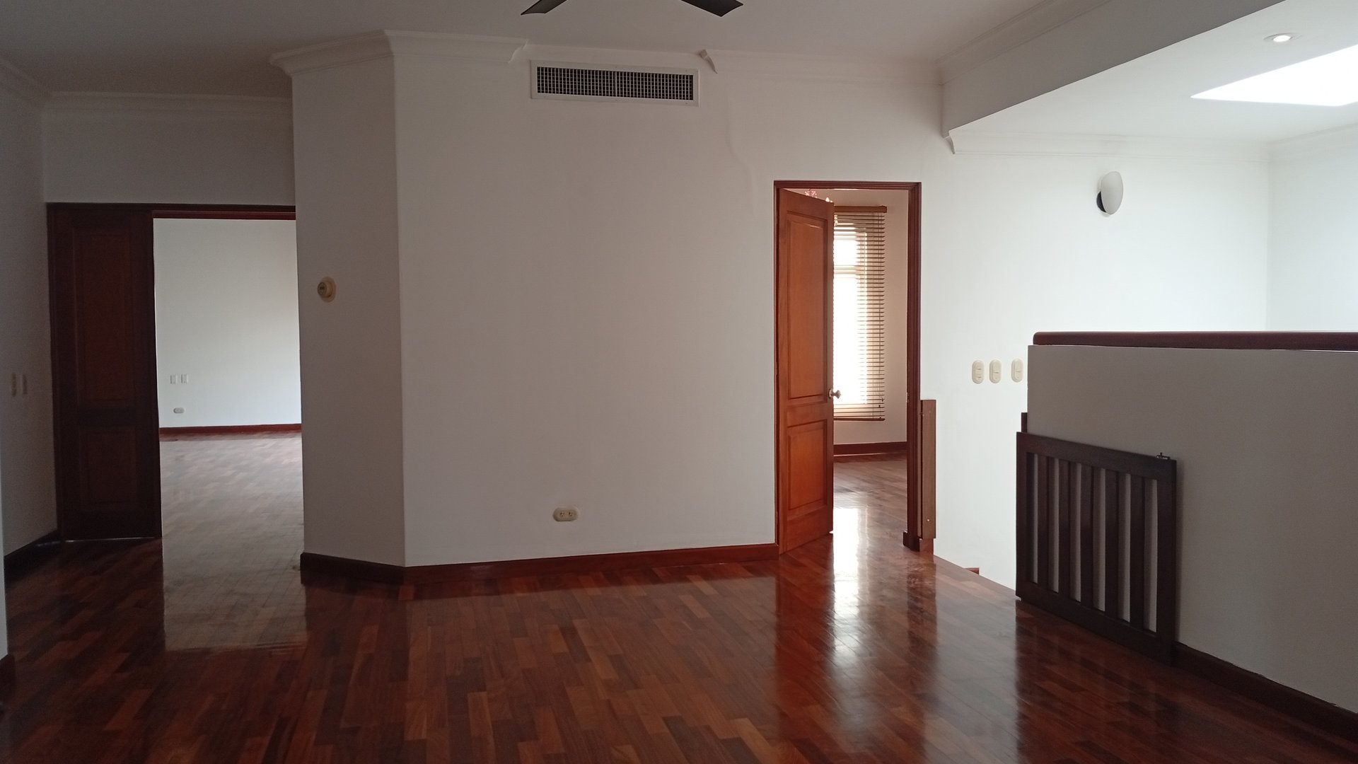Casa en renta en condominio en zona 10 - Miniatura 11