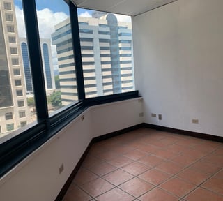OFICINA EN 154 M2 EN EDIFICIO MURANO CENTER ZONA 10 - Miniatura 6