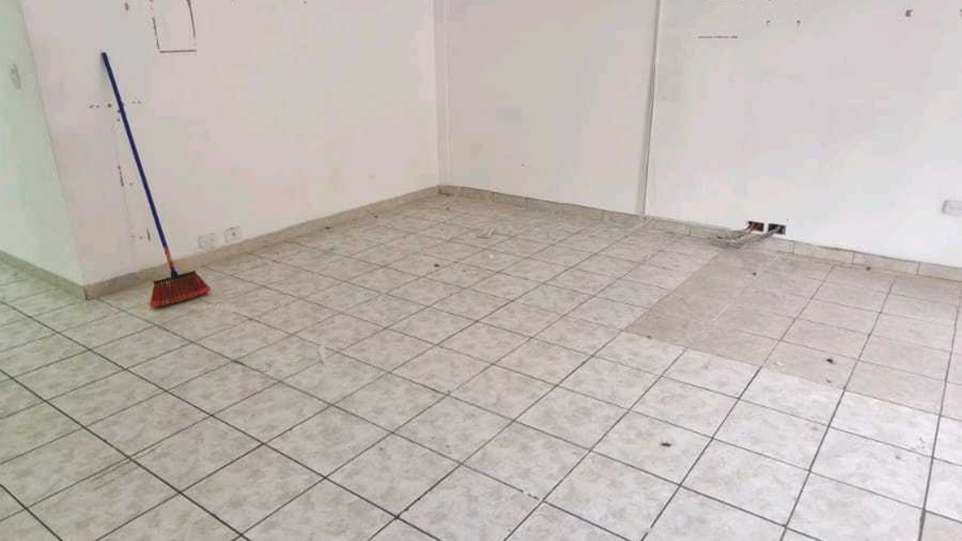 Alquilo Local Comercial en z1 - Miniatura 5