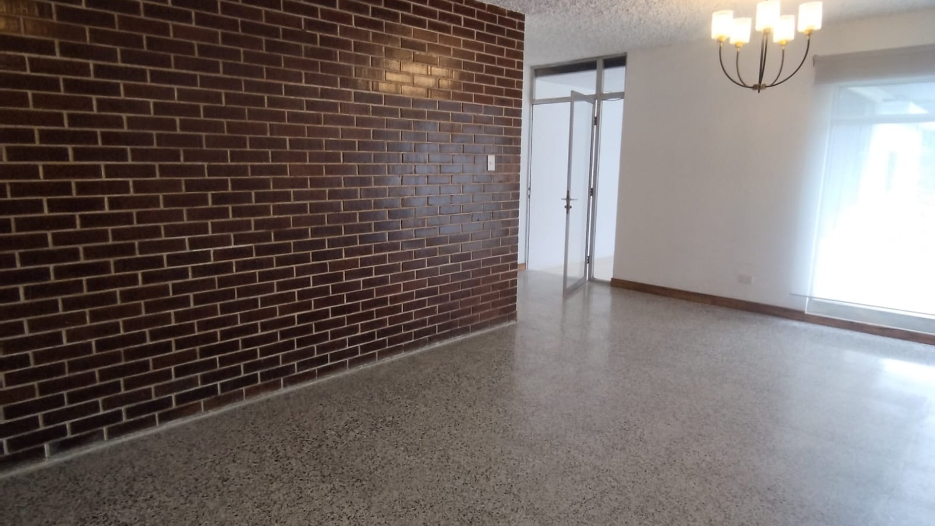 ???? APARTAMENTO EN RENTA – 2 HAB + ESTUDIO | VH3 | ZONA 15 - Miniatura 5