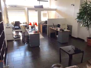 Oficina remodelada y amueblada - Image 1