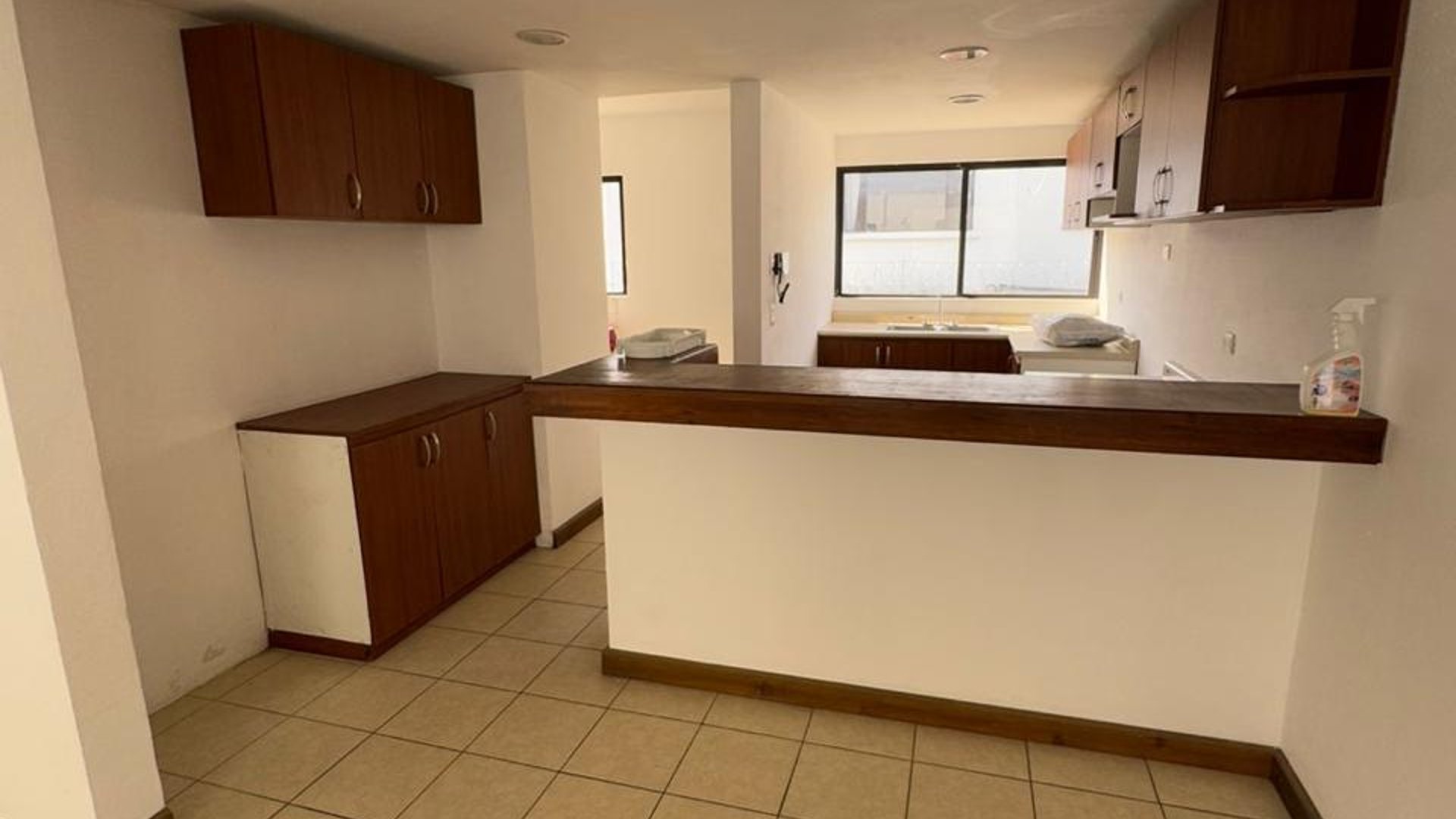 Casa dentro de garita en renta - 3 habitaciones en zona 16 Ref-5713