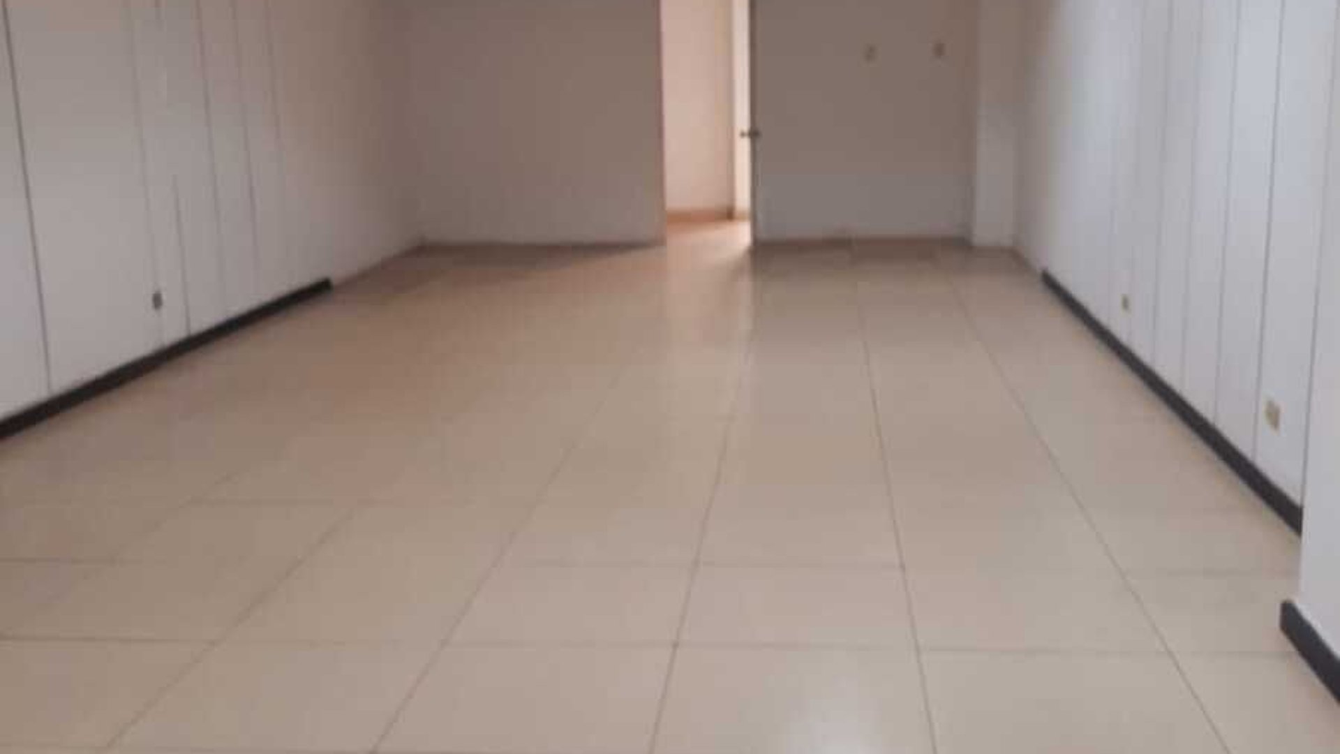 GALERÍAS LA PRADERA / Local en Venta , zona 10