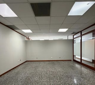 Oficina tabicada en renta en edificio exclusivo de zona 10 Ref-5815