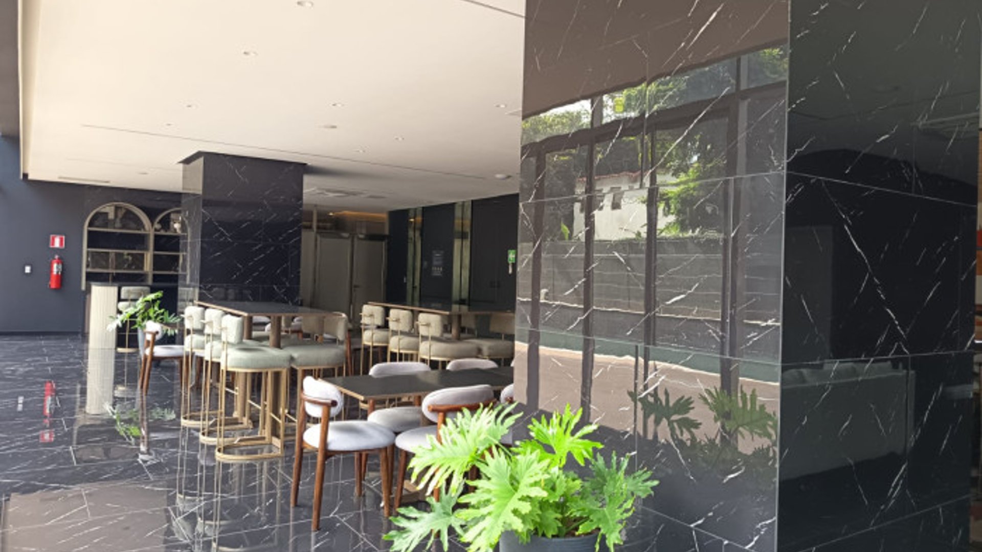 Apartamento en Venta en Zona 10 Edificio Atarah - Miniatura 4