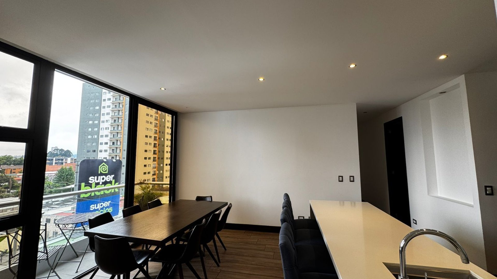 APARTAMENTO EN EDIFICIO VIVALT ZONA 10 - Miniatura 3