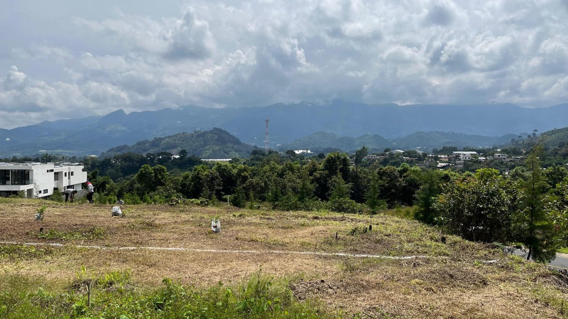 Invierte en Exclusividad - Hermoso Terreno en Pulte Golf