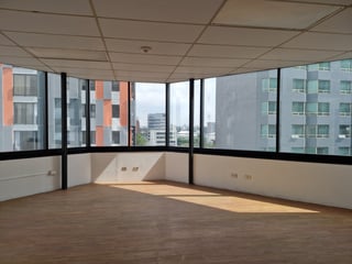 Oficina en renta Pent House de edificio en zona 10. - 3