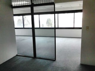 Amplia Oficina en Renta en Zona 10, Ciudad de Guatemala - 5