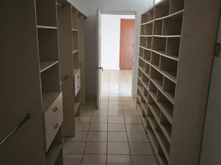 Venta de Casa en Colonia El Maestro de Zona 15 - Image 11