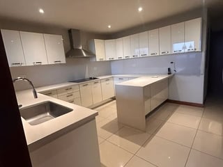 🏢 Apartamento en Zona 14 – 321 m² | 3 Dormitorios con baño | Balcones - 5