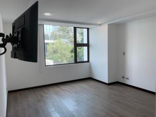 Alquilo / Vendo lindo y amplio apartamento en zona 10 - 2