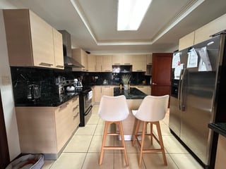 Alquilo amplio apartamento en Edificio Santa María zona 10 - 5
