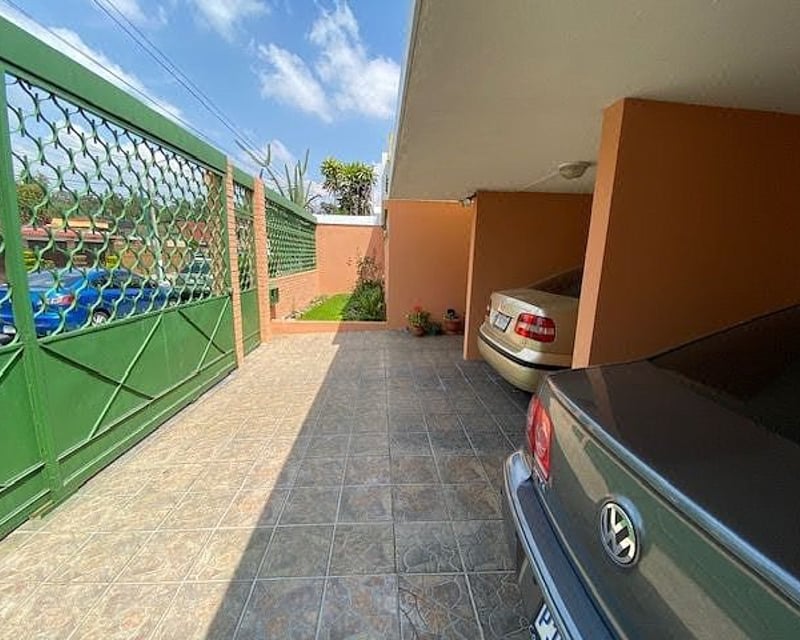 Casa en venta en Granai III, zona 11