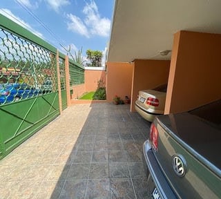 Casa en venta en Granai III, zona 11