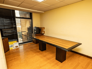 Oficina en VENTA en Edificio María Amelia Zona 10 - 4