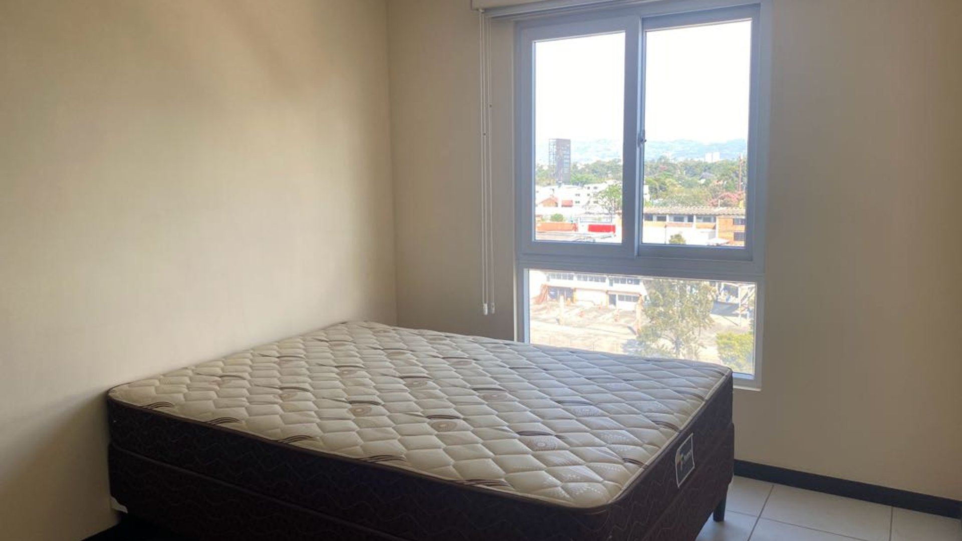 Apartamento en Renta en Vistas de las Charcas Zona 11 - Miniatura 6