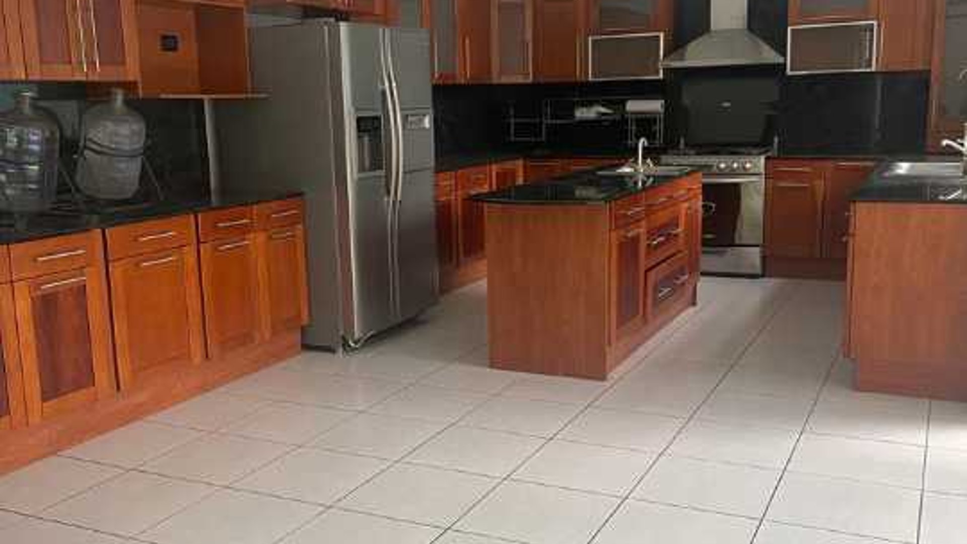 Casa a minutos de Cayala en Kanajuyu 2 Zona 16 
