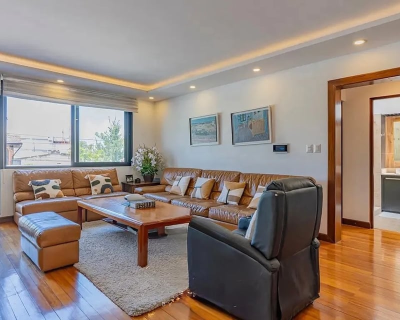 Casa con piscina y jardin en venta -4 habitaciones en zona 15 Ref-5807
