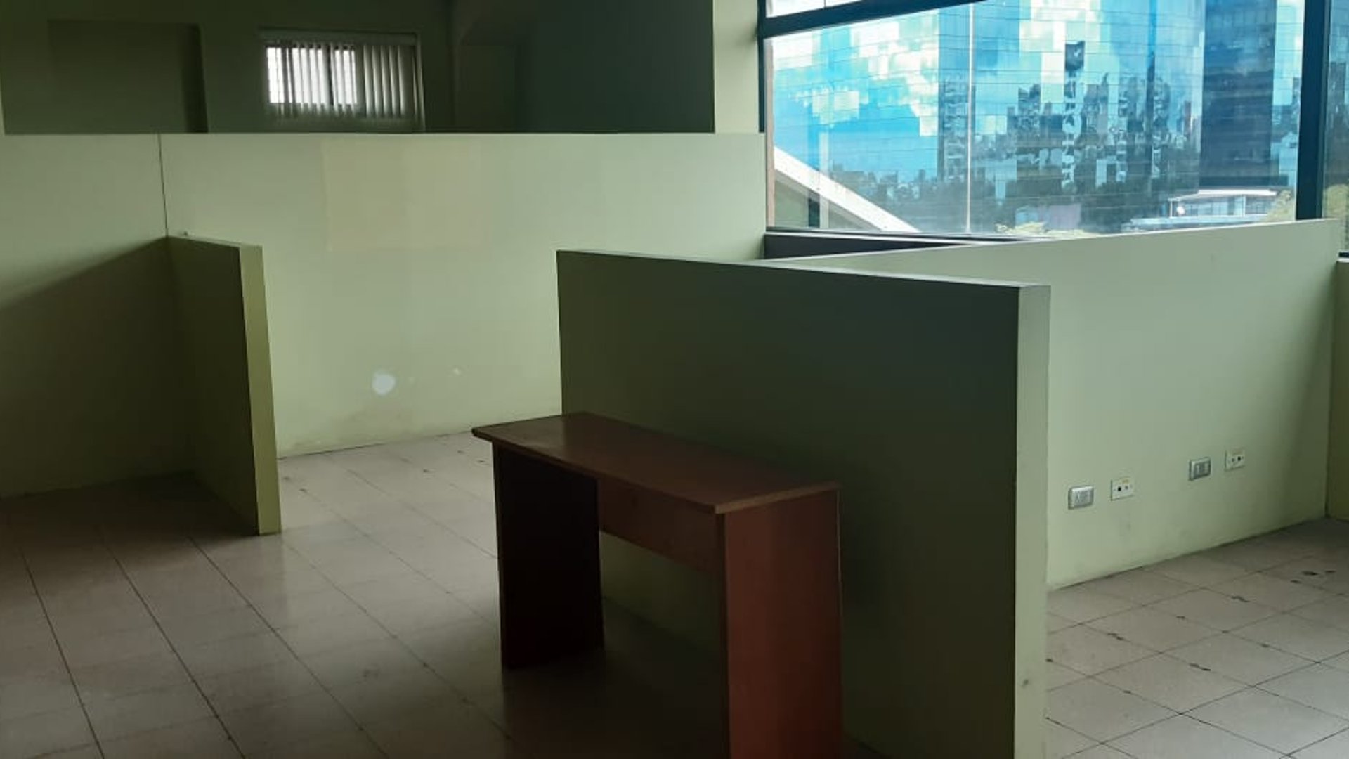 Oficina en Venta Edificio Century Plaza, Zona 13  - Miniatura 3