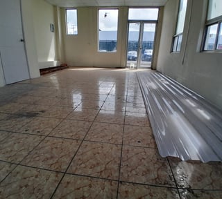 Rento bonito local en Plaza Los Cedros