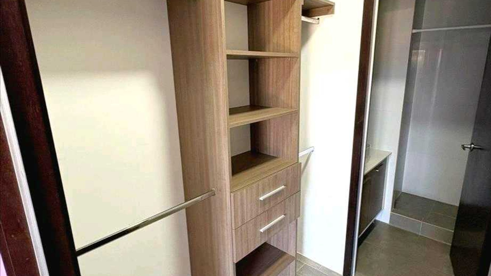 APARTAMENTO EN ALQUILER???? Edificio San Isidro 20/21, Zona 16

100 Mts² - Miniatura 7