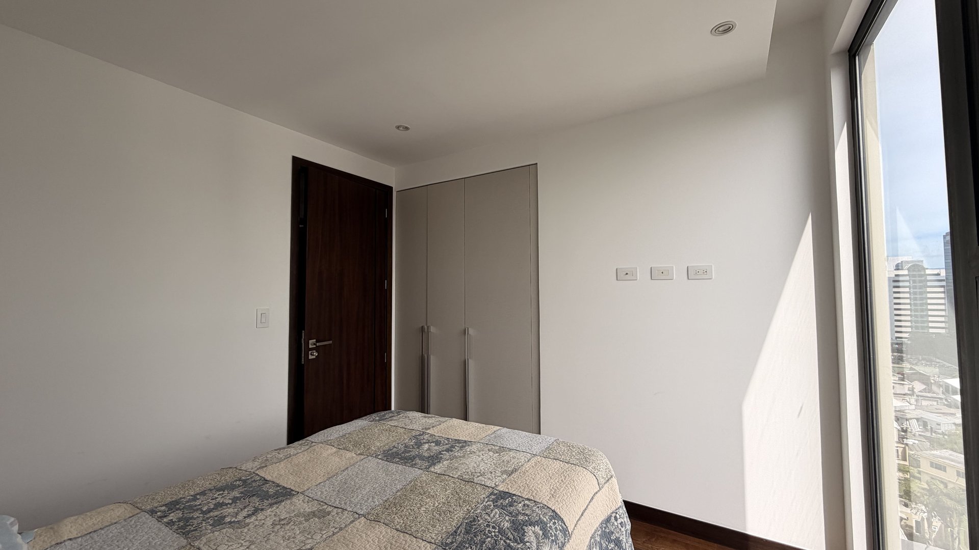 Apartamento en Alquiler Edificio Vasanta, zona 10 N12 - Miniatura 11