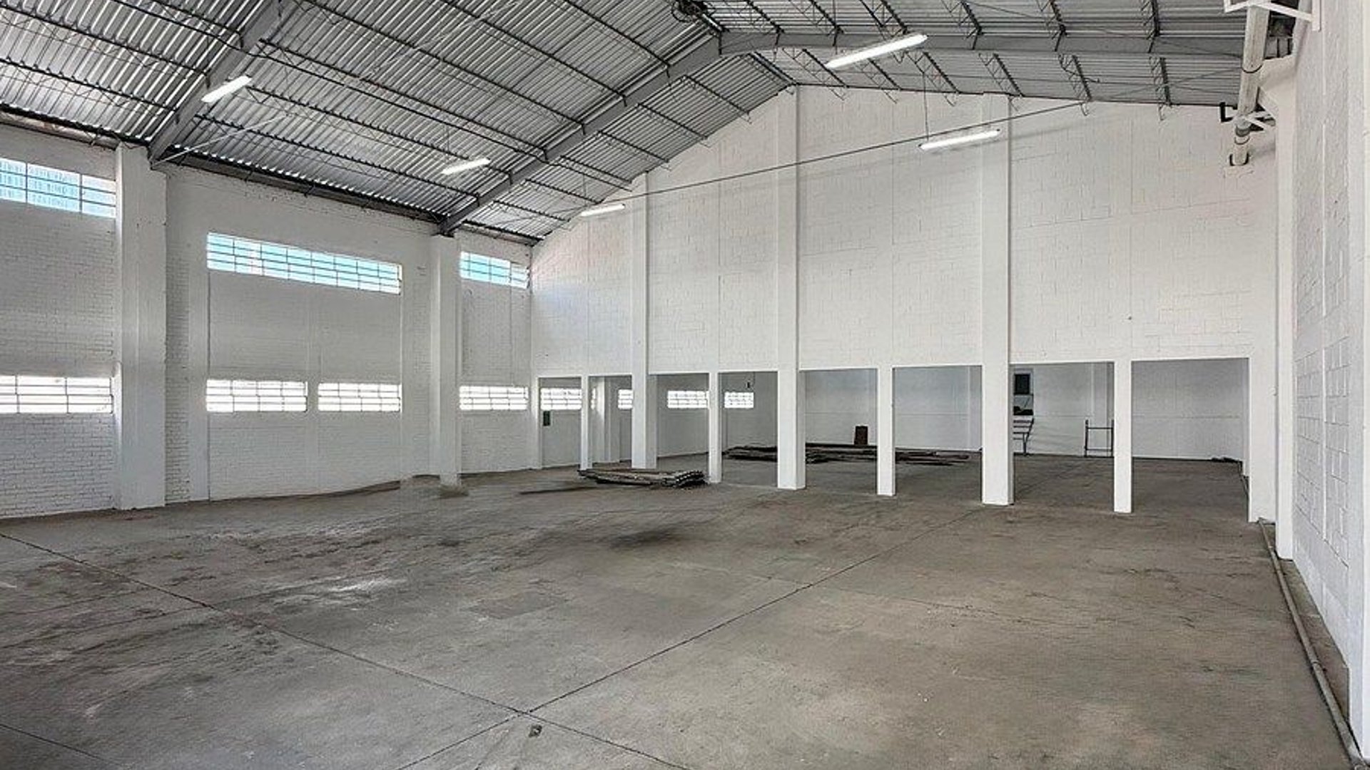 Bodega en Alquiler | Calzada Atanasio Tzul, Zona 8 - Miniatura 6