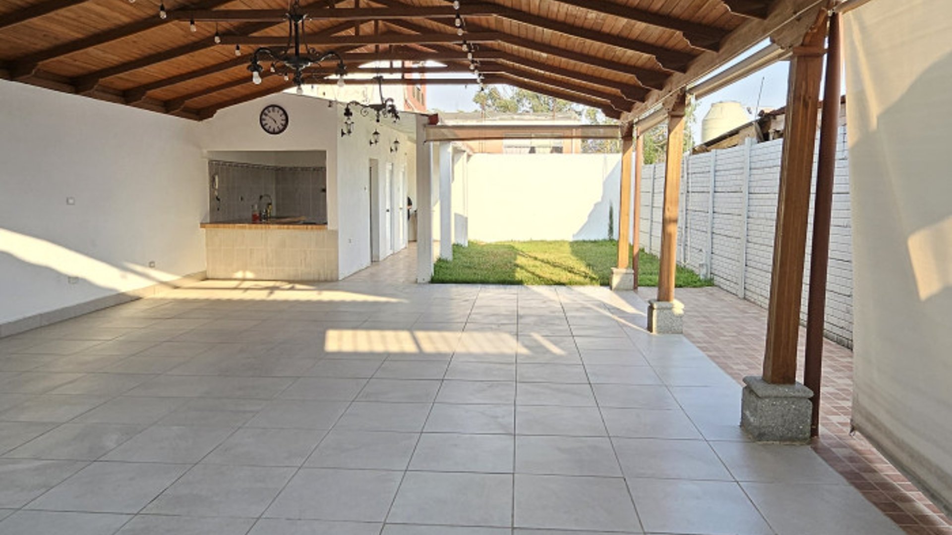 Local Comercial en Renta en Pinares San Cristóbal Guate