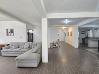 Casa con Jardín en Venta San Lucas Sacatepéquez - 3