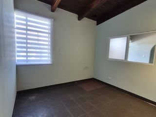 Casa en renta para oficinas zona 15 Vista Hermosa 1 - 2